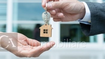 finale di una compravendita immobiliare con consegna chiavi